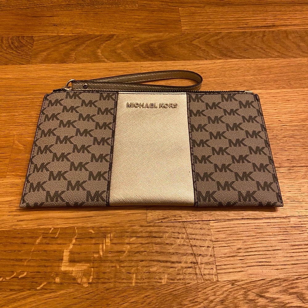 Michael Kors Wristlet